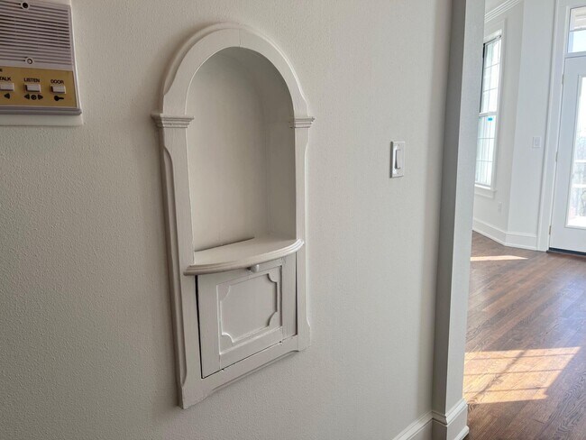 Building Photo - 1228 E Juneau Ave