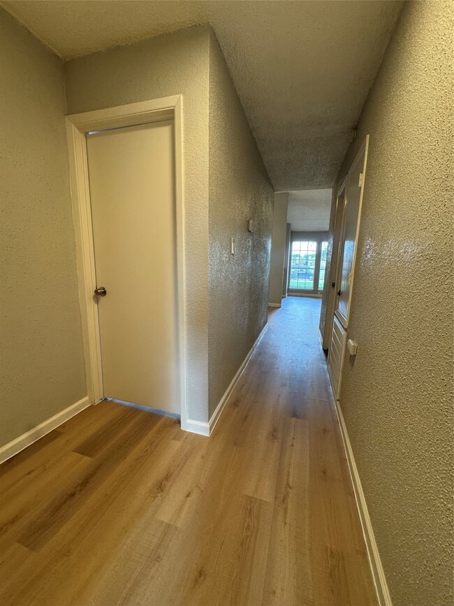 Building Photo - 11217 Pender Ln