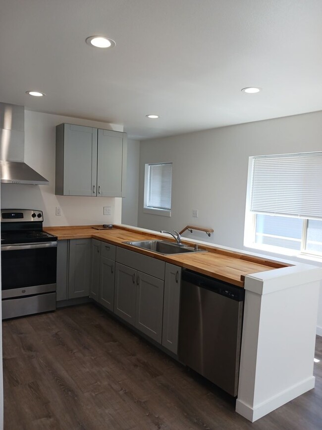 Building Photo - 3 bedroom, 2.5 bath in Downtown Ferndale