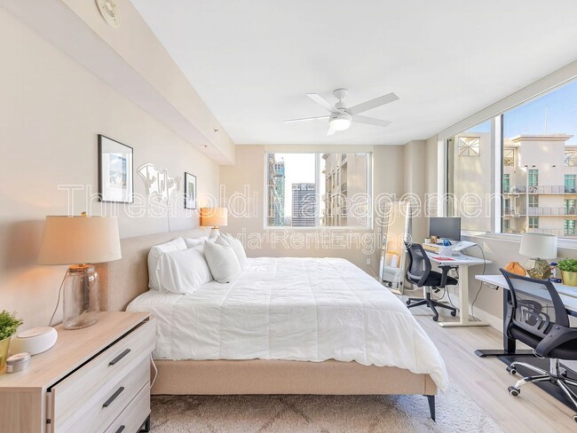 Building Photo - 253 NE 2nd St