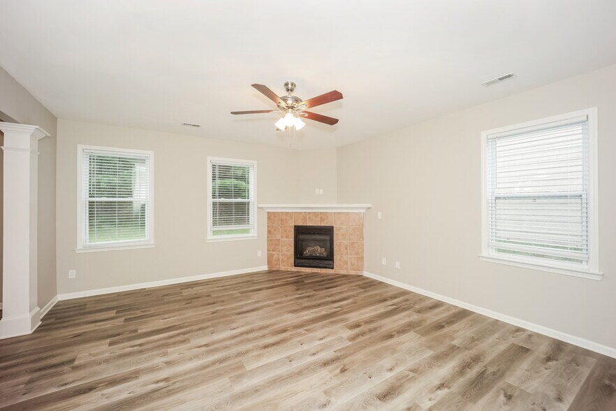 Building Photo - 8949 Crest View Cir