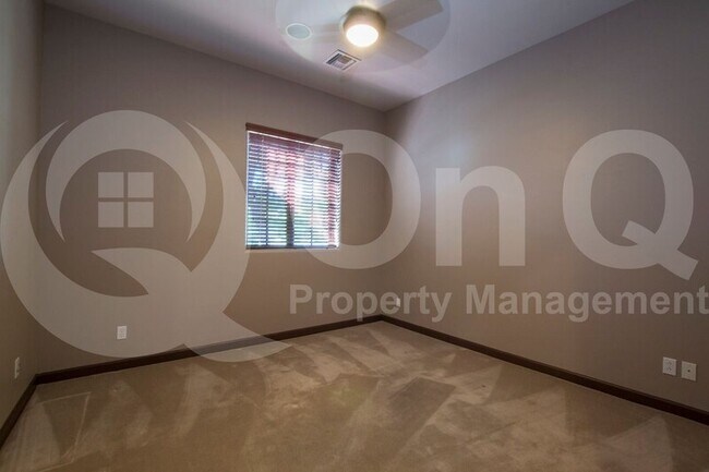 Building Photo - 1326 E Catamaran Dr