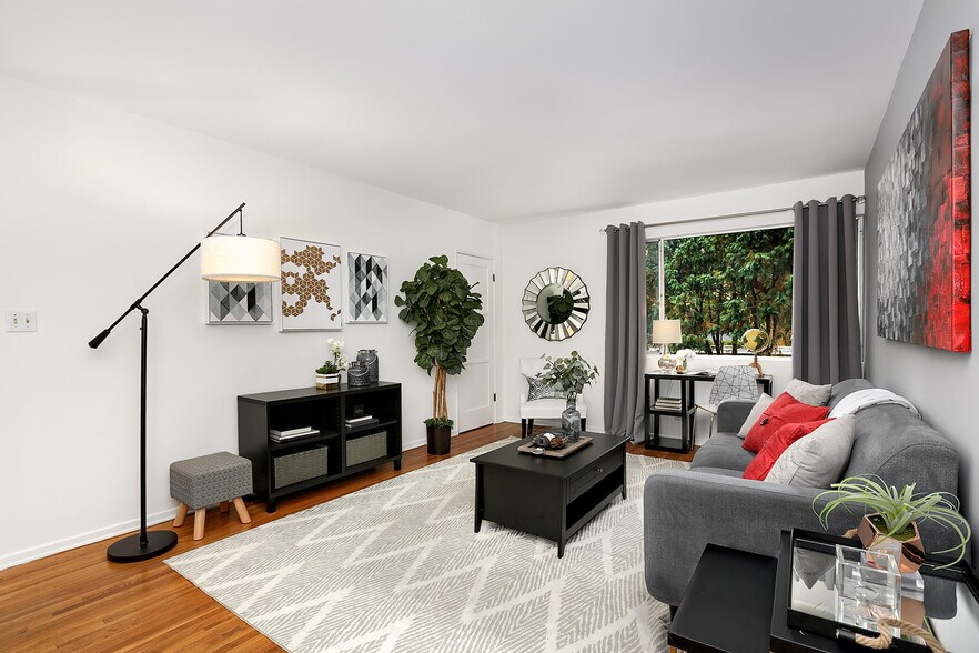 Building Photo - 2427 Centinela Ave