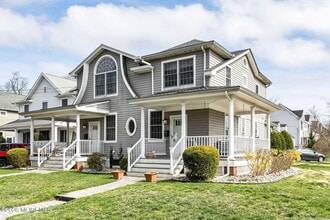 Building Photo - 11 Lakeside Ave