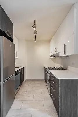 Building Photo - 360 W 34th St.