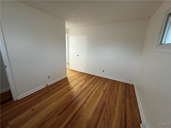 Building Photo - 900 Drexler St