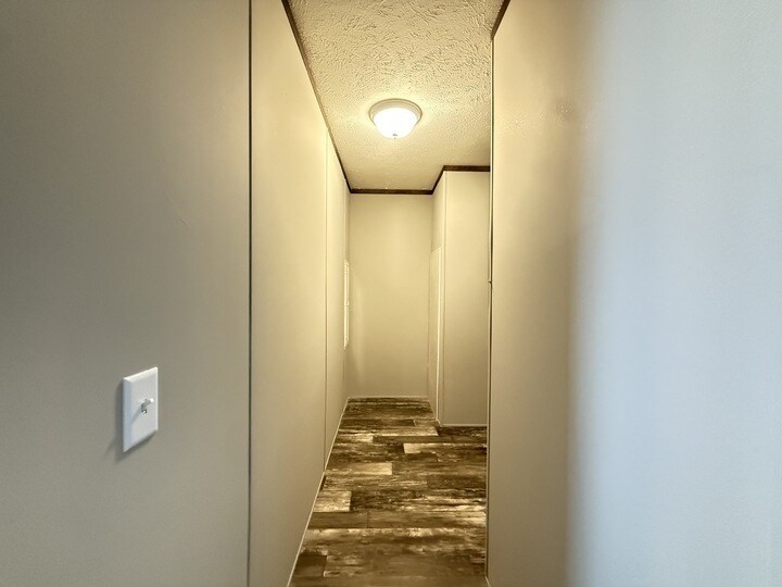 Building Photo - 10610 State Rte 762