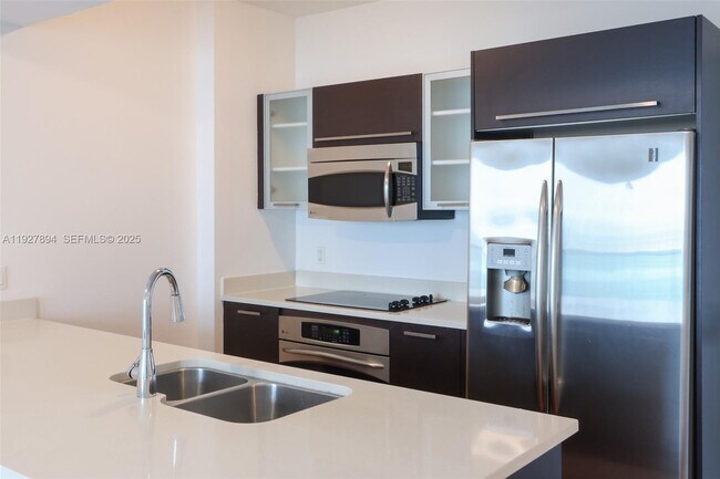 Building Photo - 333 NE 24th St