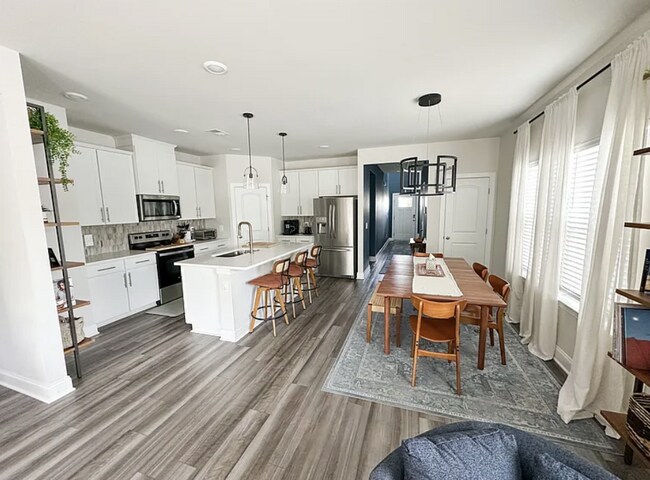 Building Photo - Spacious 4 Bedroom Home with Main-Level Primary and 2-Car Garage