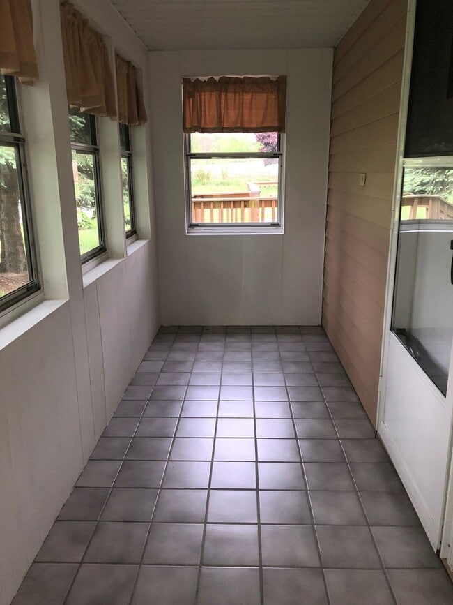 Building Photo - 2 Bedroom Ranch Home in Summit Township