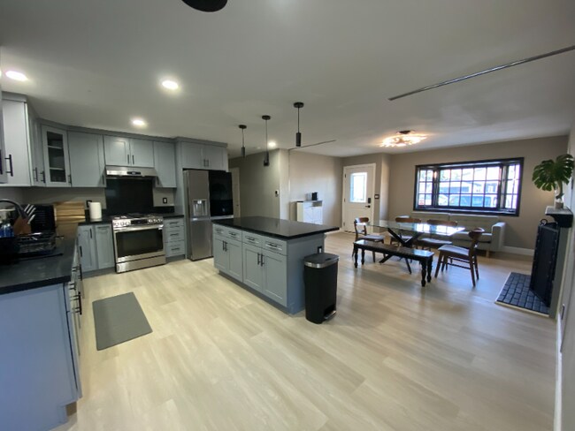 Building Photo - 6382 Yale Cir