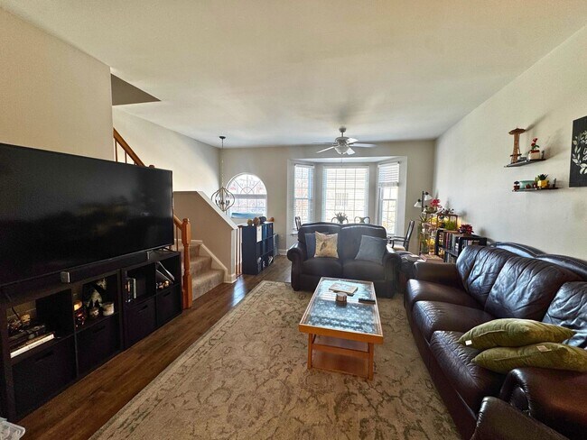 Building Photo - Well-Located 3BR, 2-Full, and 2-Half Bath Townhouse w/ One-Car Garage in Sterling, VA