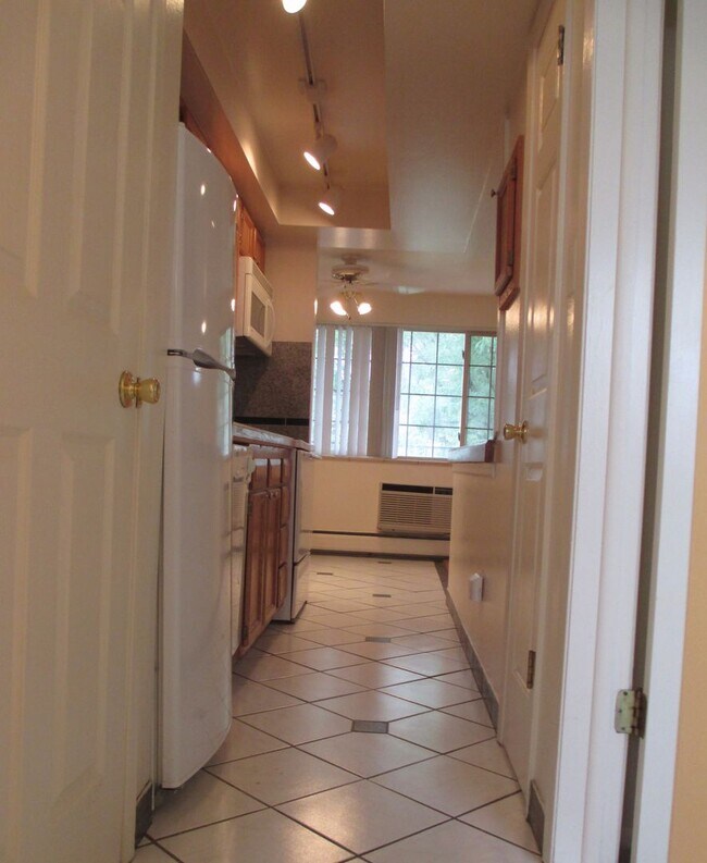 Building Photo - TOP FLOOR South Boulder 1 BD AVAILABLE NOW...