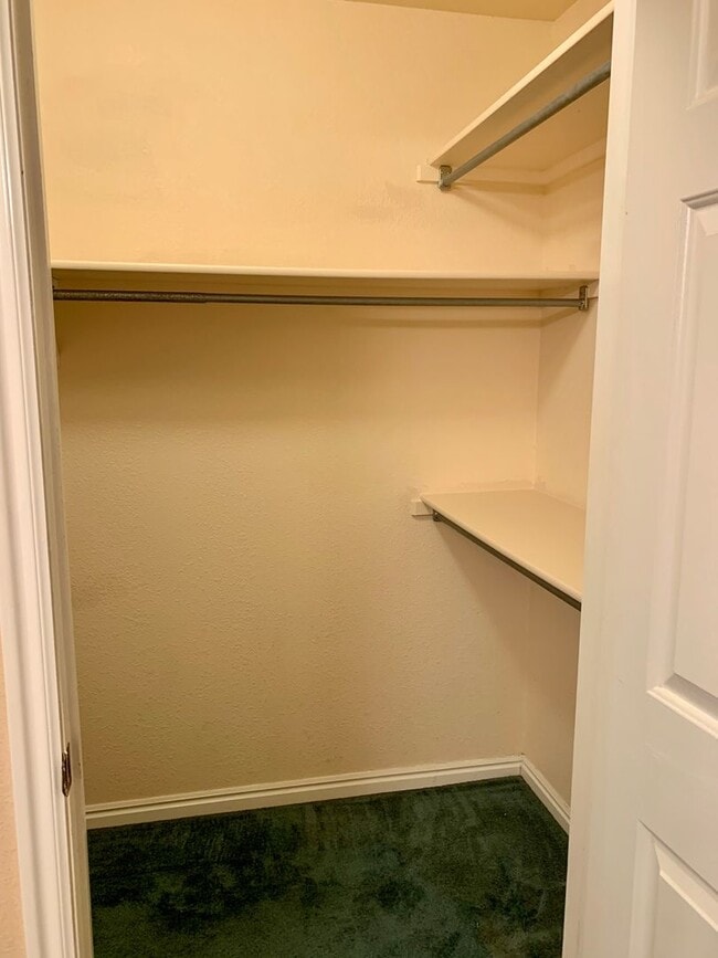 Building Photo - Affordable 2-BR Condo is Centrally Located