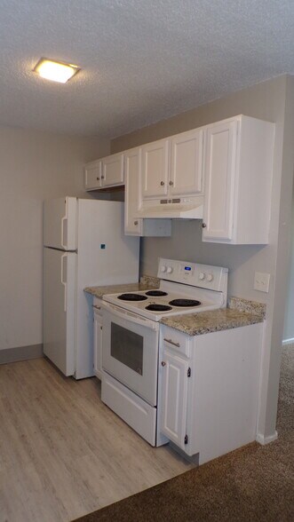 Building Photo - 998 W Beaver Creek Blvd