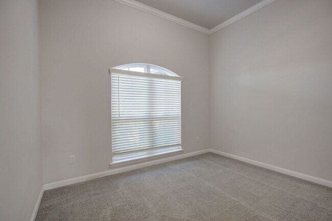 Building Photo - 2321 Norwood Dr