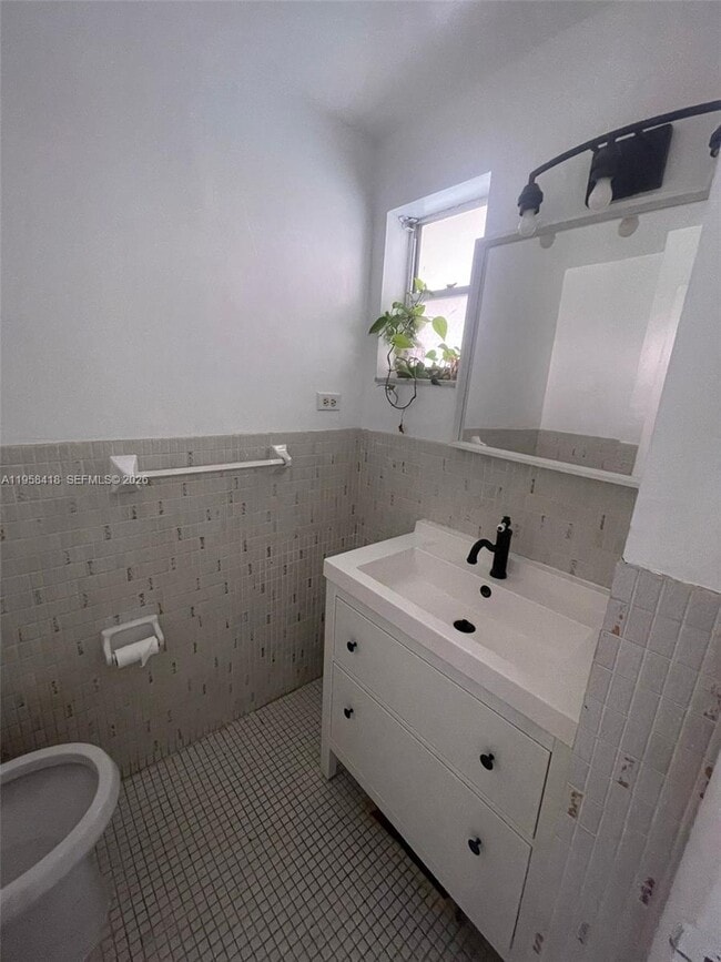 Building Photo - 215 SE 3rd Ave