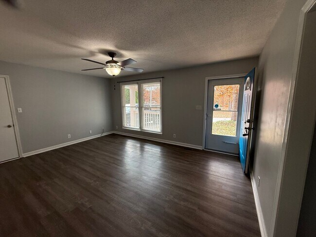 Building Photo - Charming 3 Bedroom, 1.5 Bath Ranch-Style Home