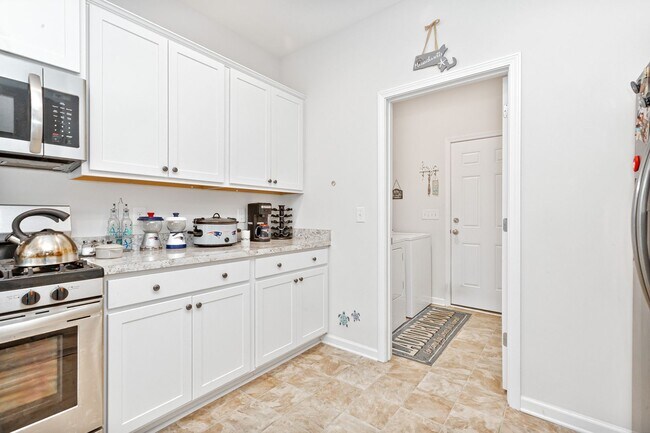 Building Photo - Spacious Home in Barons Bluff North