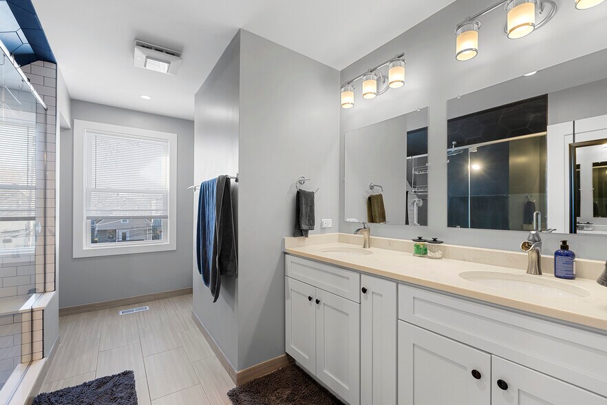 Building Photo - 3026 N Allen Ave