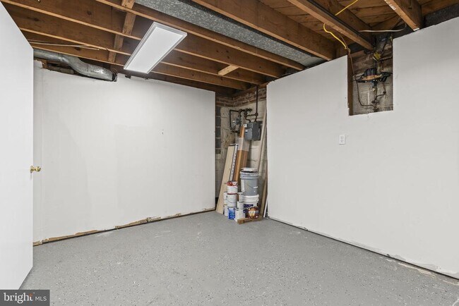 Building Photo - 7609 Woodridge Cir