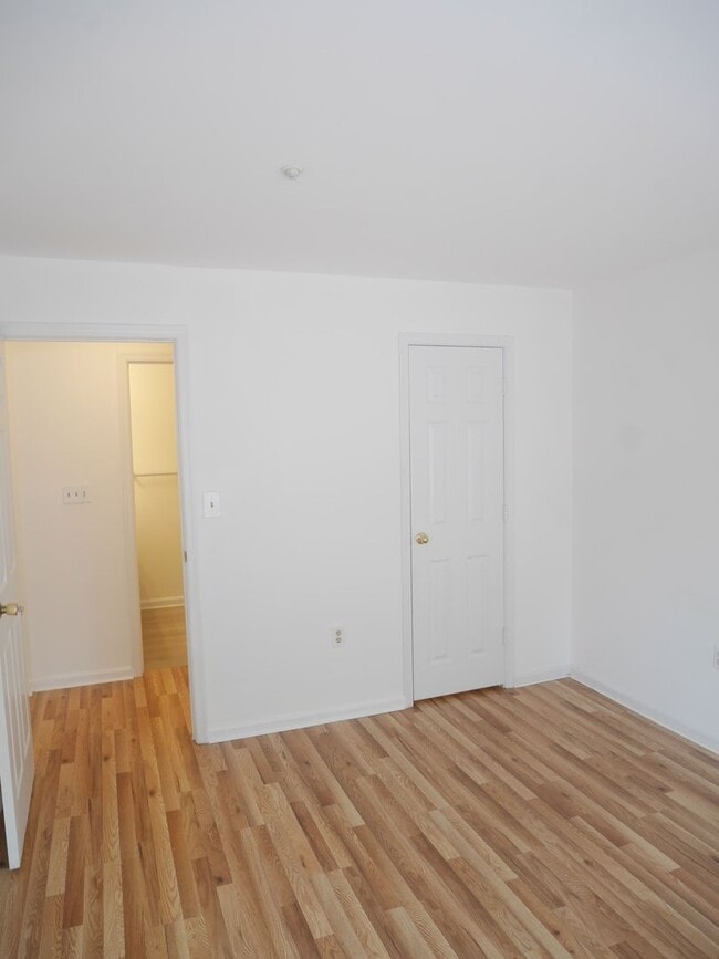 Building Photo - Spacious 2nd Floor Condo in Russett – Prim...