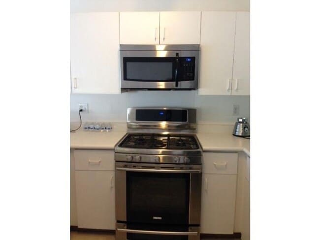 Building Photo - Must See 3 bedroom home