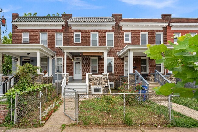 Building Photo - 3003 W Garrison Ave