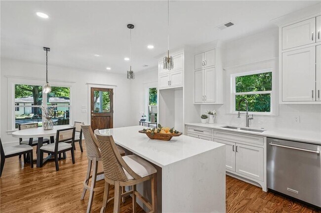 Building Photo - 1036 Dell Ave SE