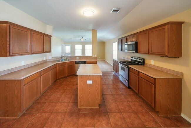 Building Photo - Cozy Home in Cibolo Valley Ranch Now Available - Realtor Commission: $500