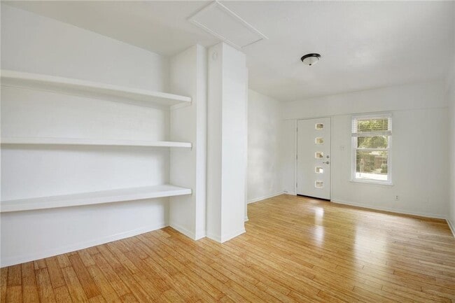 Building Photo - 108 W Croslin St