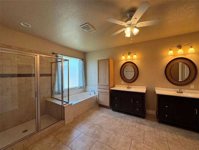 Building Photo - 141 Oak Stone Dr