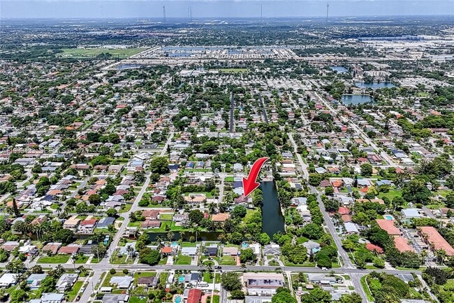 Building Photo - 216 SW 6th St