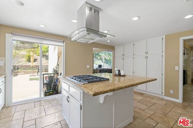 Building Photo - 683 Triunfo Canyon Rd