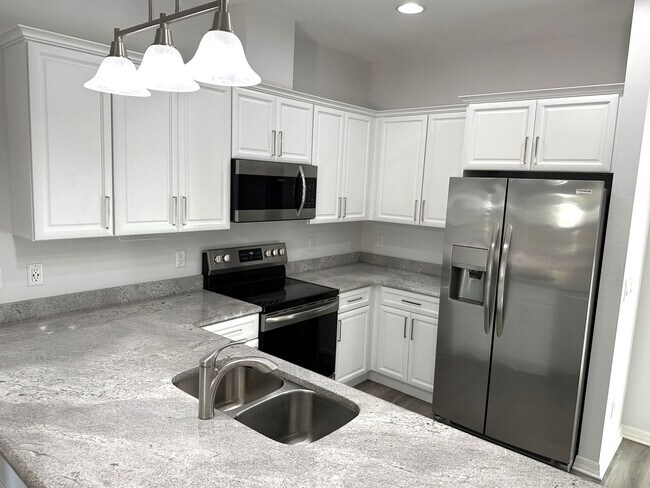 Building Photo - Newer Single Family Home 3-2-2 Seminole