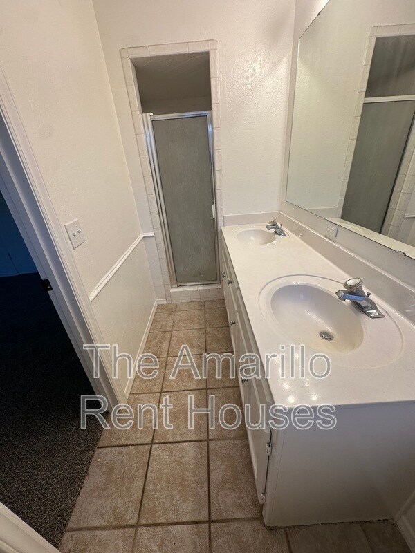 Building Photo - 5100 Mesa Cir