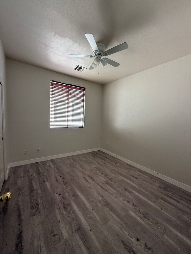 Building Photo - Beautiful three Bedroom, 2 Bath Home