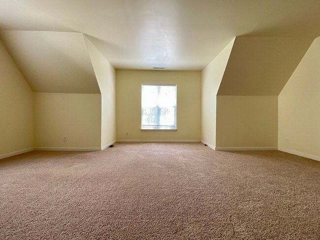 Building Photo - 1011 Sophomore Ct