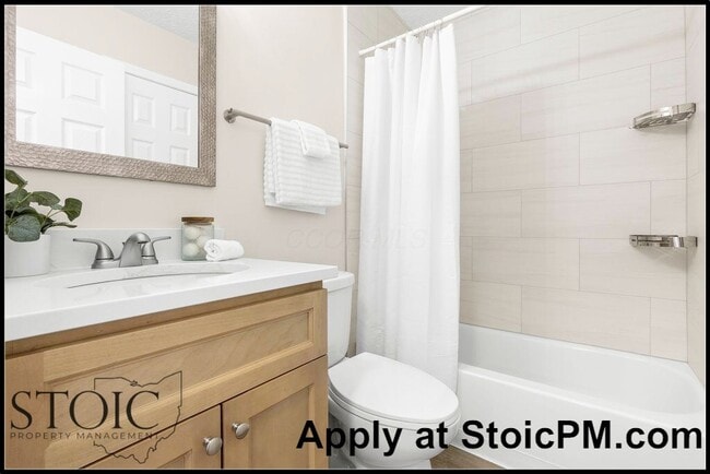 Building Photo - 1860 Meadowlawn Dr