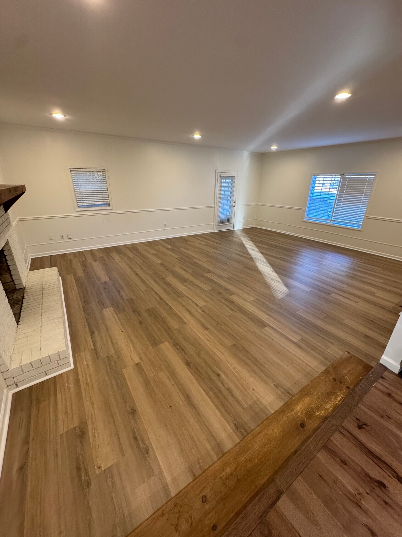 Building Photo - 114 Woodglen Dr