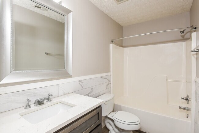 Building Photo - 6062 Farmwood Way SE