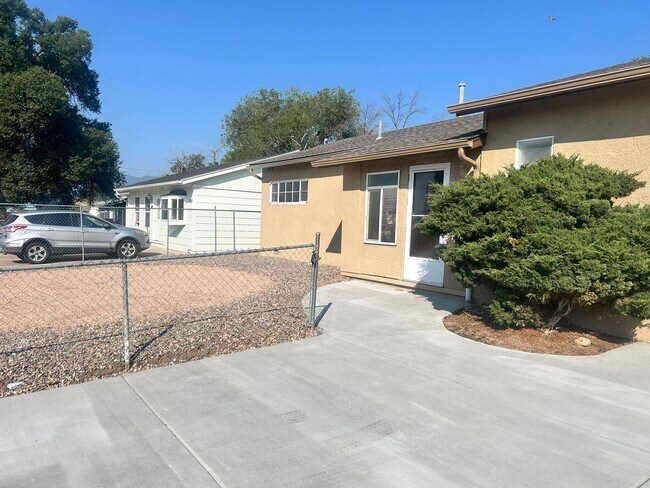 Building Photo - 88 Rose Dr