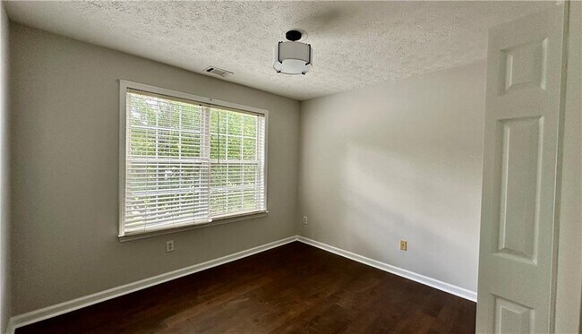 Building Photo - 1830 Westwind Dr