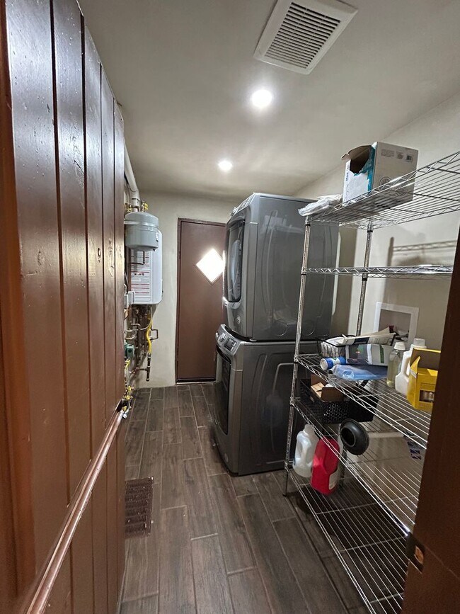 Building Photo - 152 Lorenzo Rd