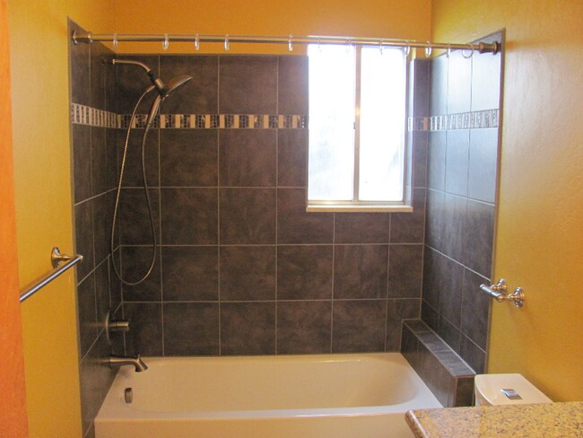 Building Photo - 1121 Ponderosa Dr