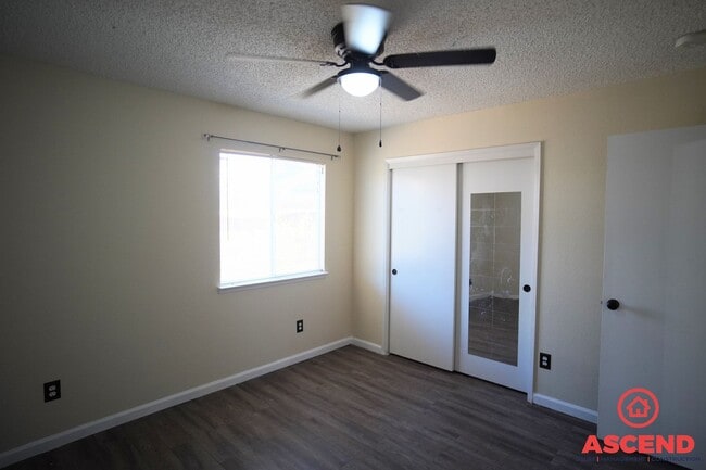 Building Photo - Gorgeous 4 Bedroom Home in Shafter!
