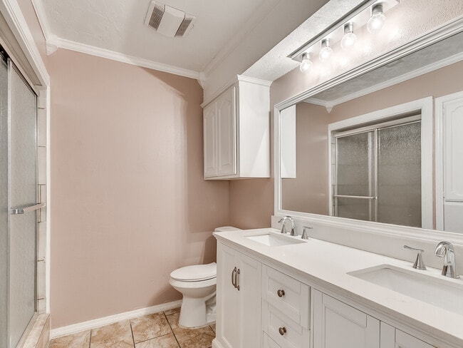 Building Photo - 7704 Brookside Dr