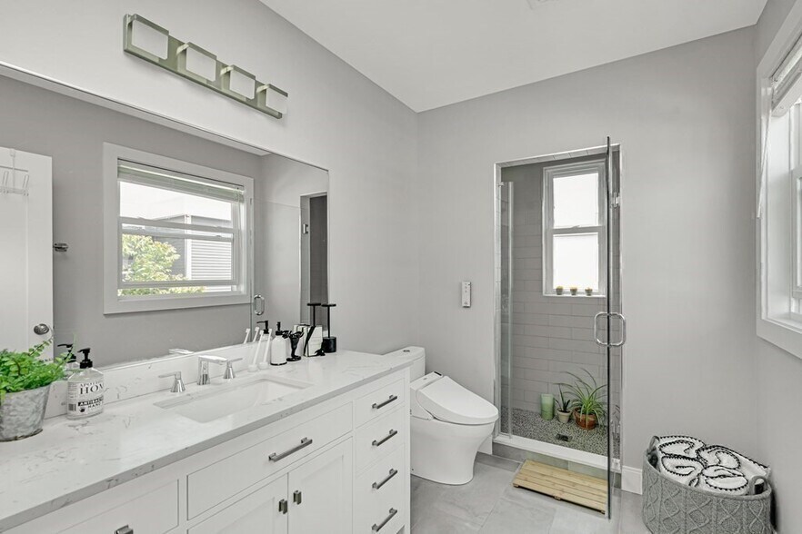 Building Photo - 19 Plymouth St