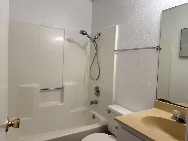 Building Photo - 5506 Rose Hill Cir