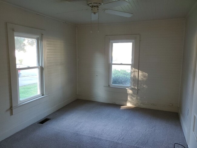 Building Photo - Lots of Space